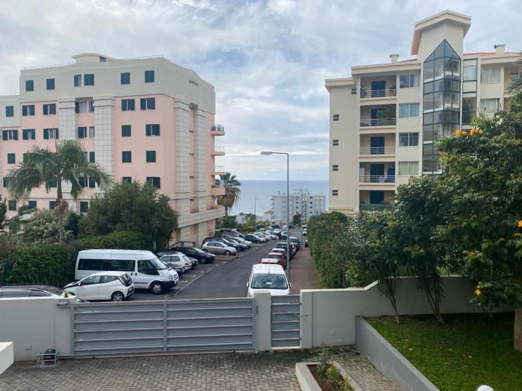 Elephant 2Br Apartment With Terrace, Side Sea View And Pool Access Funchal  Luaran gambar